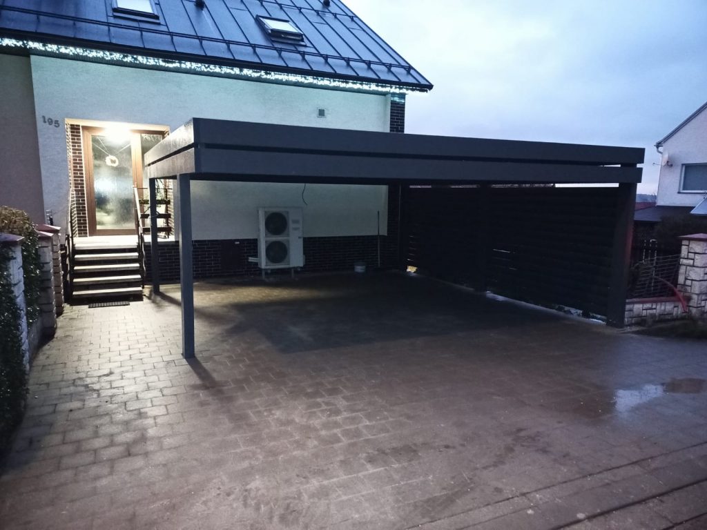 REALIZACE HLINÍKOVÉHO PŘÍSTŘEŠKU NA AUTA (CARPORT)